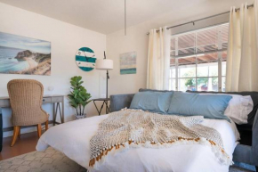 Cali Retreat w Private yard, King Bed & Parking